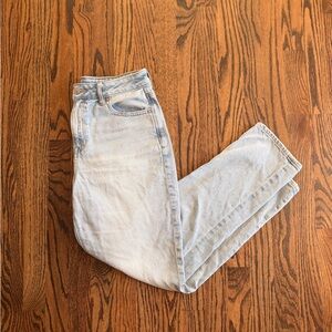 American Eagle Outfitters Light Wash Mom Jeans